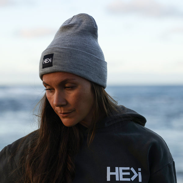 BEANIE IN HEATHER GREY – HE>i display picture 1