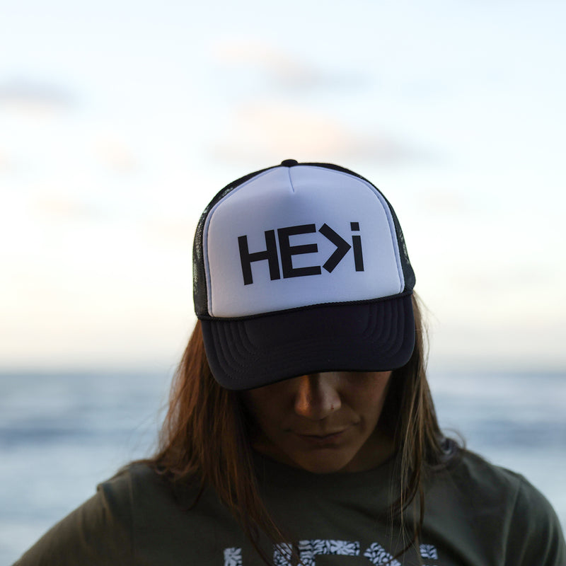 LOGO FOAM TRUCKER HAT IN WHITE/BLACK