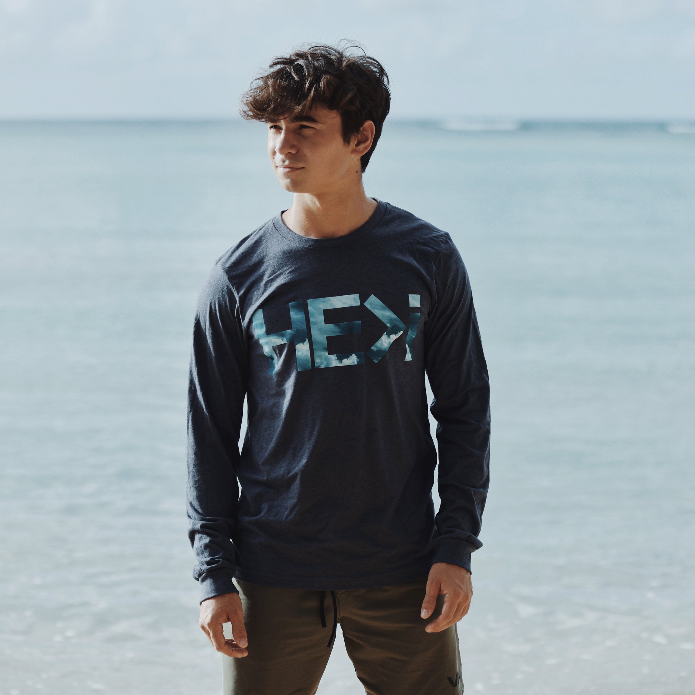 AO LONG-SLEEVE IN HEATHER NAVY – HE>i