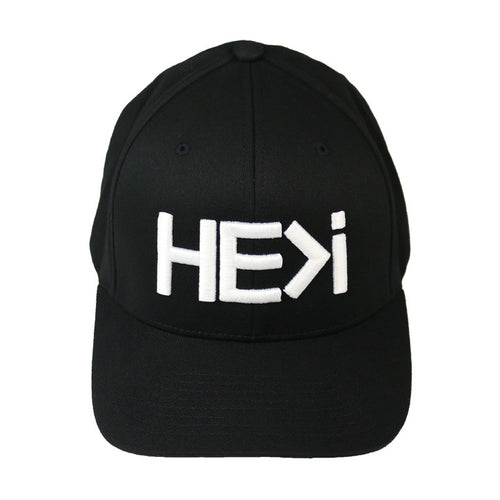 CLASSIC FLEXFIT HAT IN BLACK