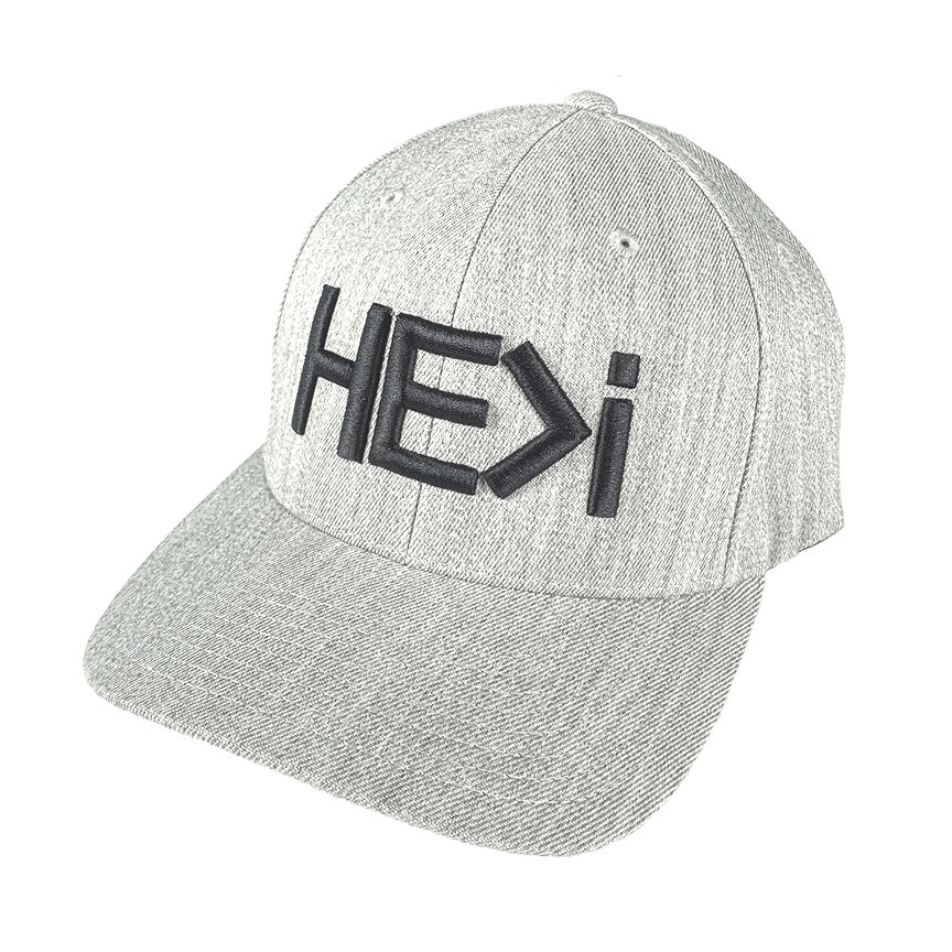 HEATHER HE>i FLEXFIT HAT IN GREY – CLASSIC